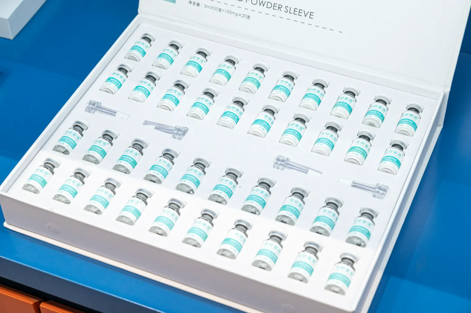 Dual-chamber vial cryogenic preservation structure