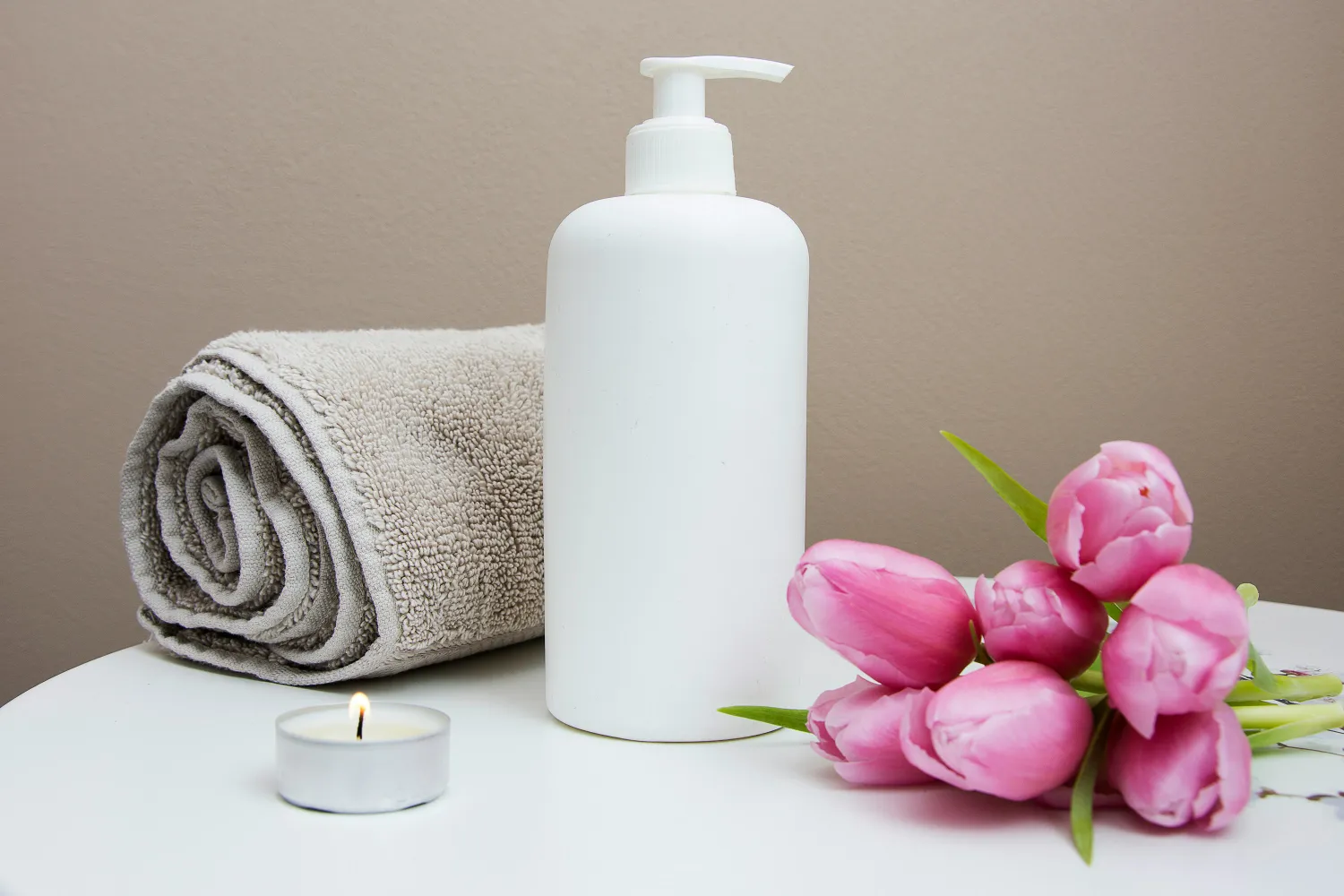Custom aromatherapy body wash lotion and massage oil spa product lineup