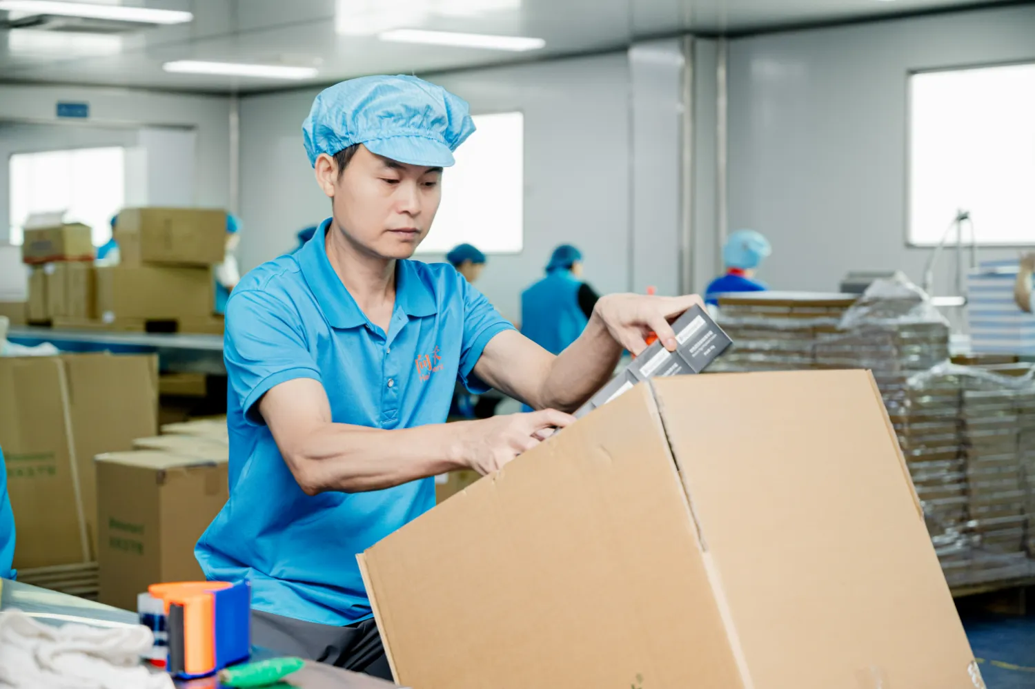 Warehouse packing boxes for global distribution fulfillment